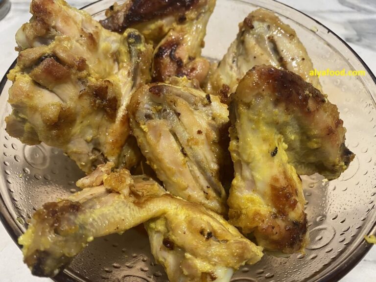 Chicken wings with turmeric